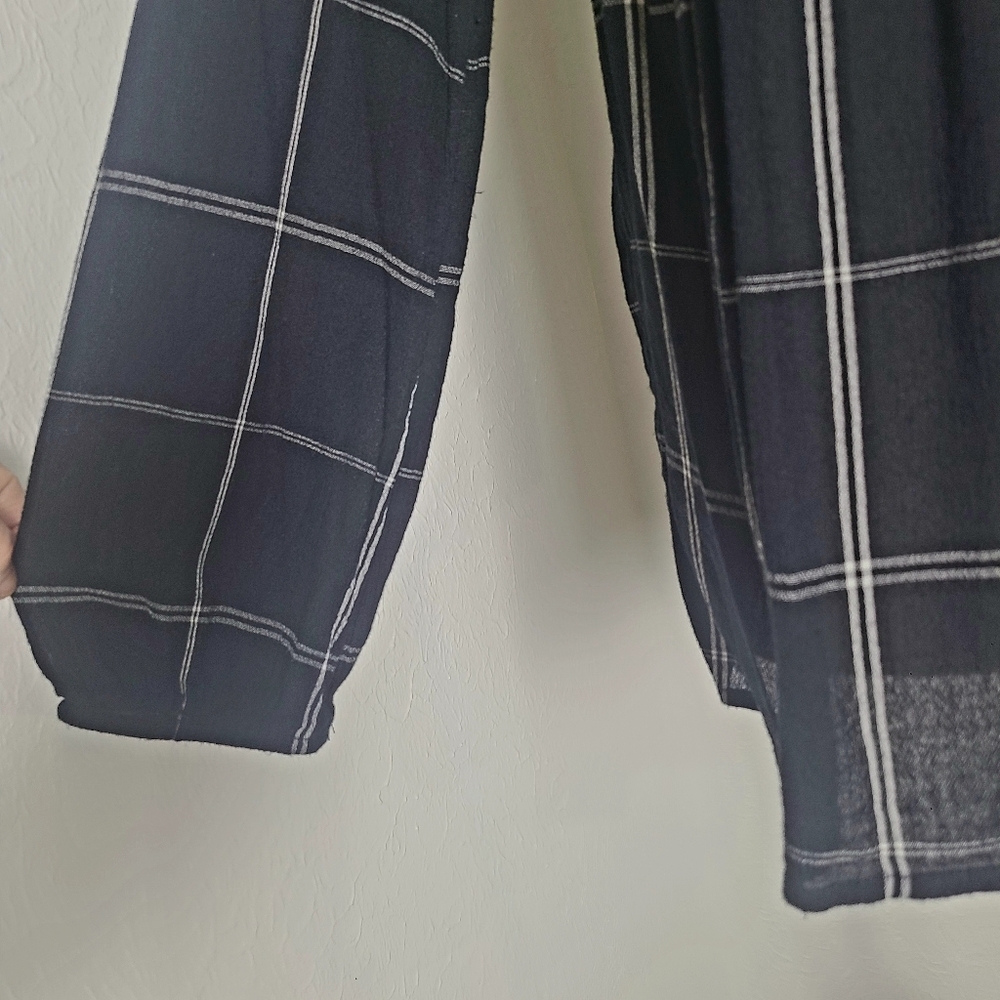 Old Navy Black & White Plaid Longsleeve Blouse, Size Medium - Picture 4 of 9